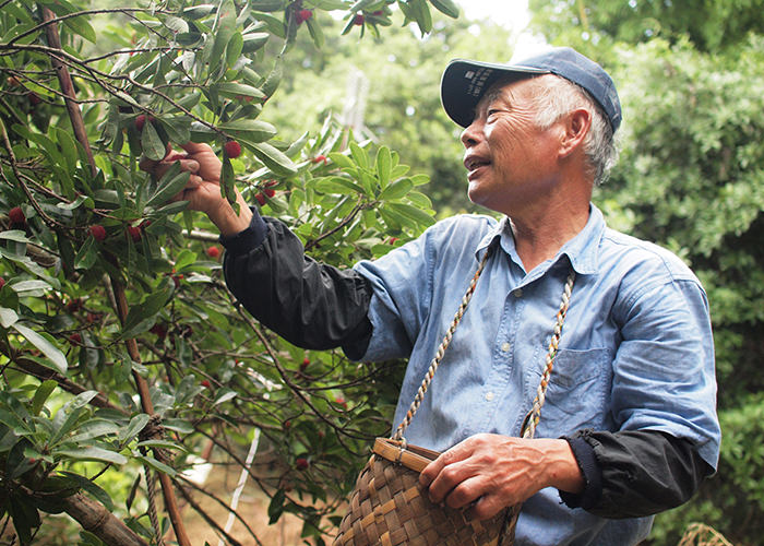 我が子のように目を細める小川さん